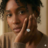 l'Amulette Stupéfiante Moissanite Engagement Ring (Platinum-Plated Silver)