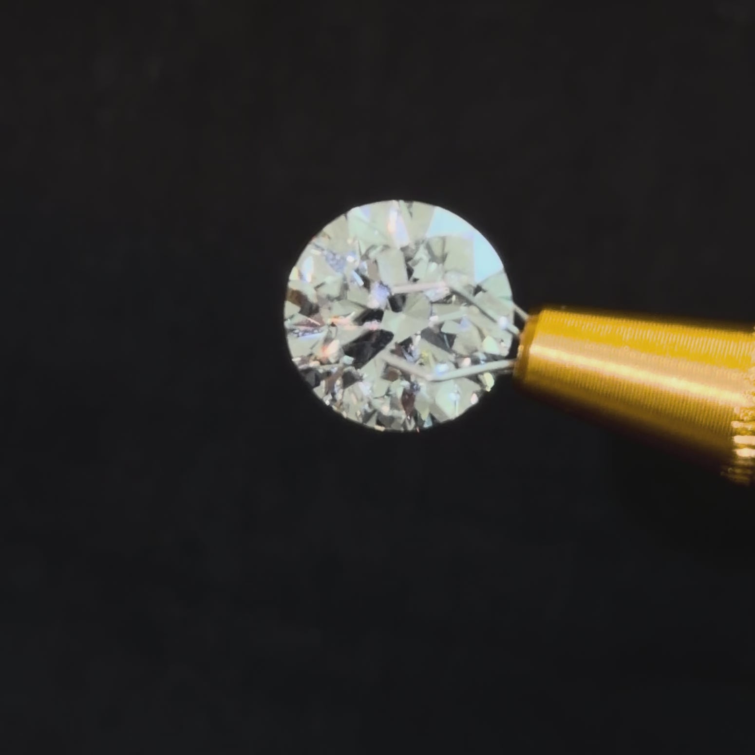 Video of actual 7.05 ct round lab-grown diamond, IGI LG747531626