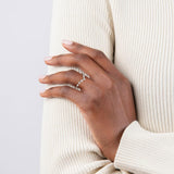 la Broche Élégante Moissanite Wedding Band