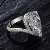 la Broche Vertueuse Moissanite Engagement Ring